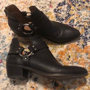 Ray Harness Back Zip